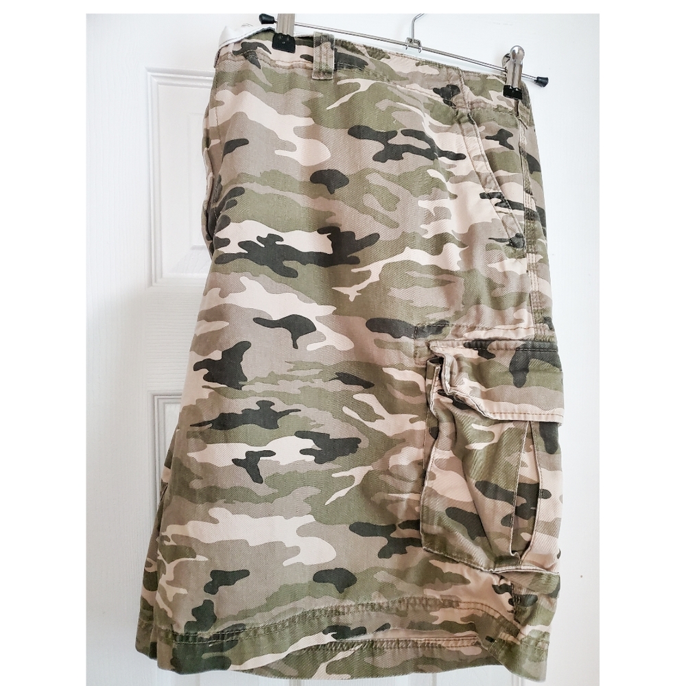 🌴 Tru Nation camouflage cargo shorts size 50